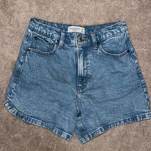 Abercrombie high rise dad shorts women’s size 4